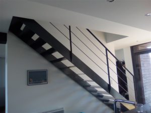Escalier droit métallique design, garde corps acier, Groix