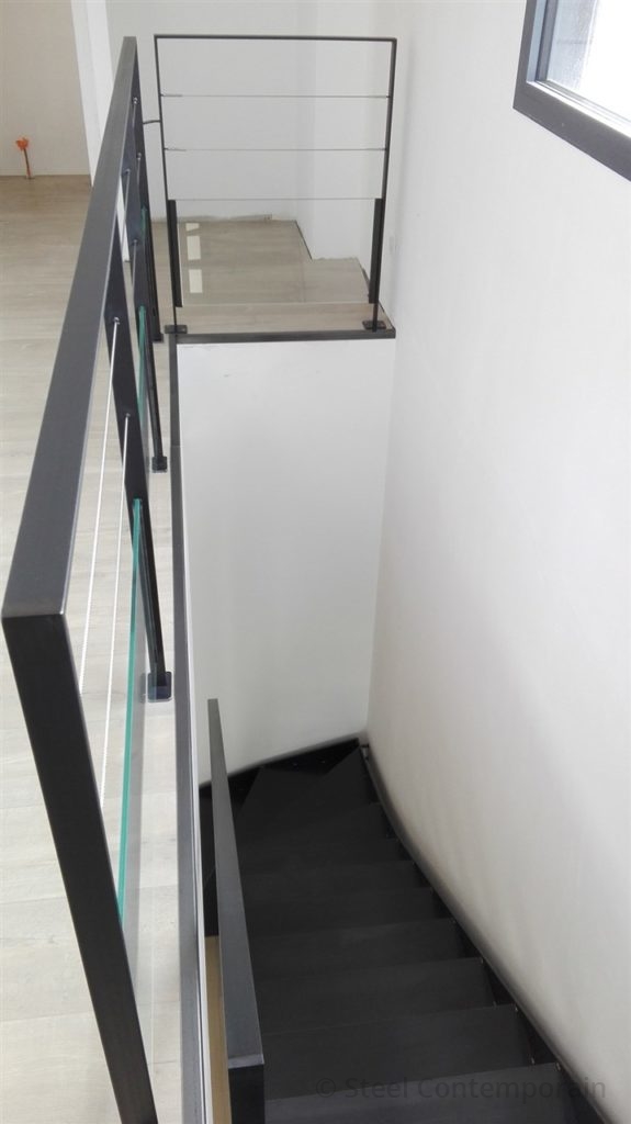 Escalier acier et garde-corps inox