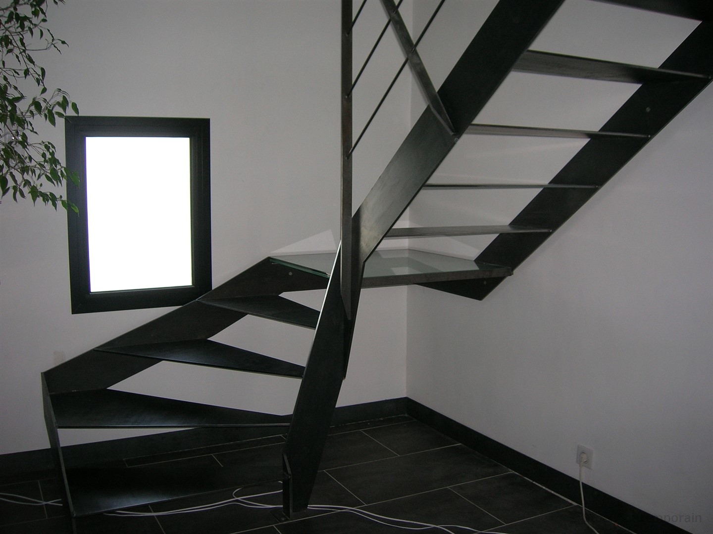 Escalier métallique avec palier verre