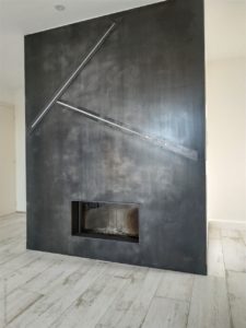Habillage de cheminée moderne en acier