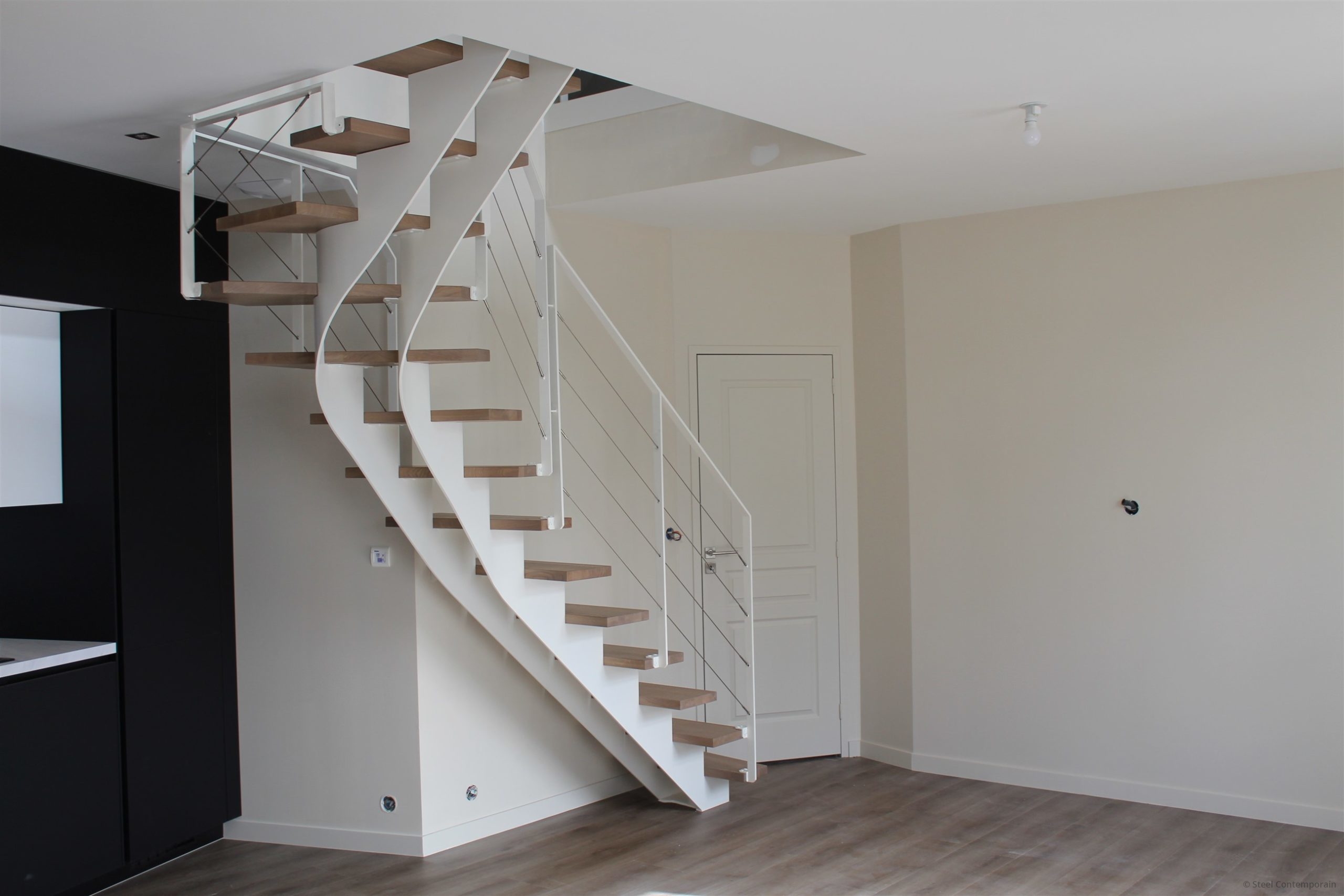escalier design blanc acier bois chene steel contemporain (1)
