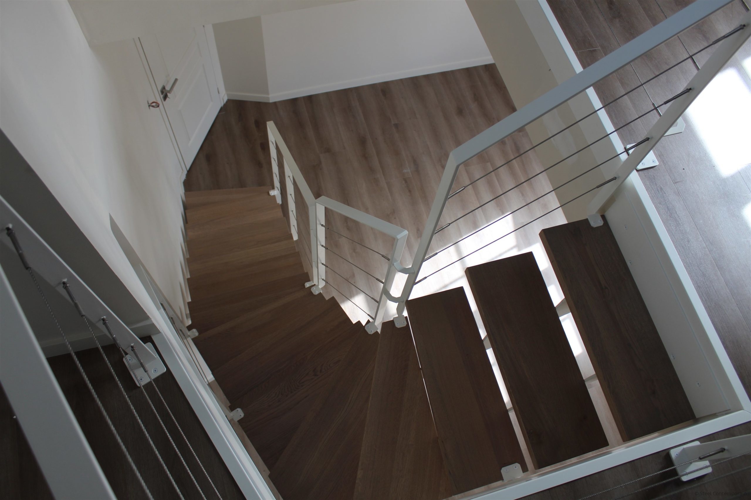 escalier design blanc acier bois chene steel contemporain (1)